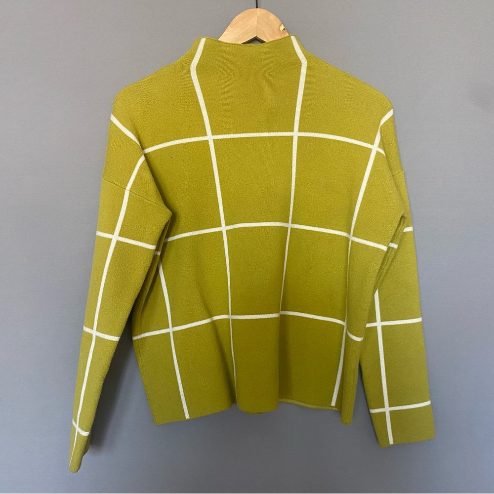 Tahari Green and White Cowl Neck Sweater